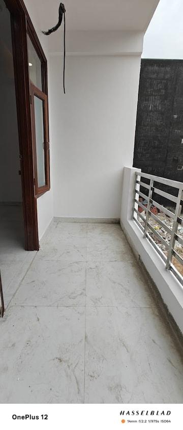 Balcony in 3 BHK Builder Floor at Sector 73 – for Rent
