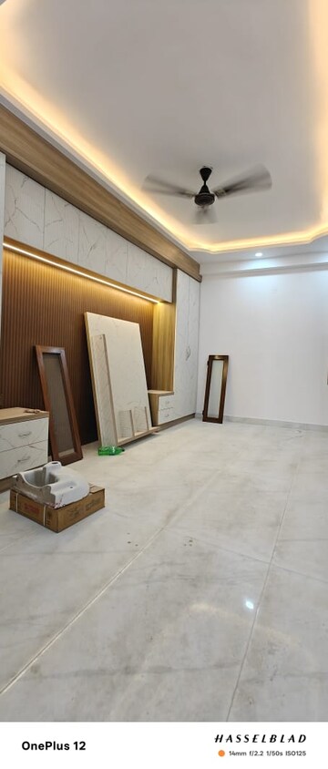 Room in 3 BHK Builder Floor at Sector 73 – for Rent