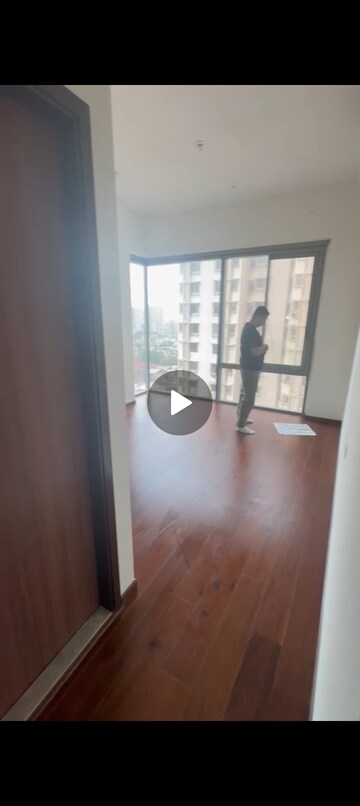Room in 2 BHK Apartment at Piramal Mahalaxmi, Mahalaxmi – for Rent