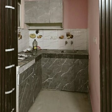 Bathroom in 1 BHK Builder Floor at Sector 73 – for Rent