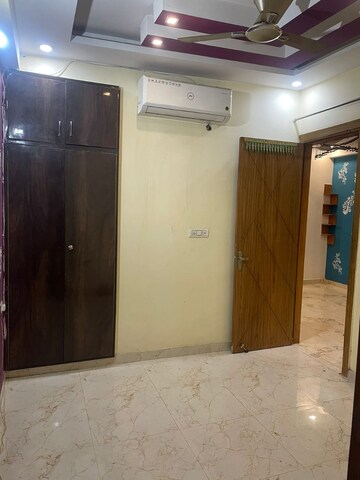 Room in 3 BHK Builder Floor at Shakti Khand – for Rent