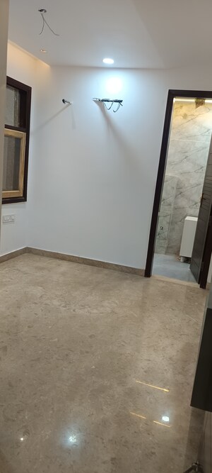 Room in 3 BHK Builder Floor at Rohini Sector 11 – for Sale