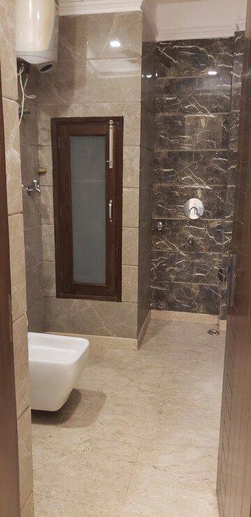 Building Lobby in 1 BHK Builder Floor at Lajpat Nagar 4 – for Rent