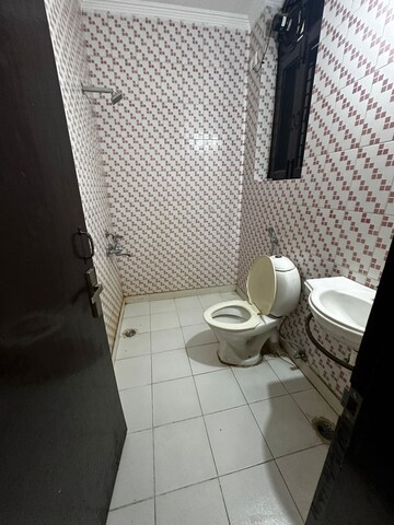 Bathroom in 2 BHK Builder Floor at Sector 57 – for Rent