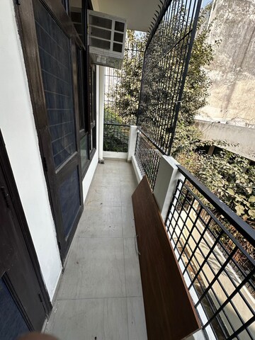 Balcony in 2 BHK Builder Floor at Sector 57 – for Rent