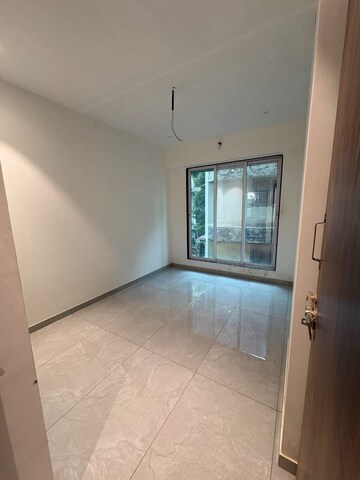 Room in 1 BHK Apartment at Estquire Paradise, Nalasopara West – for Sale