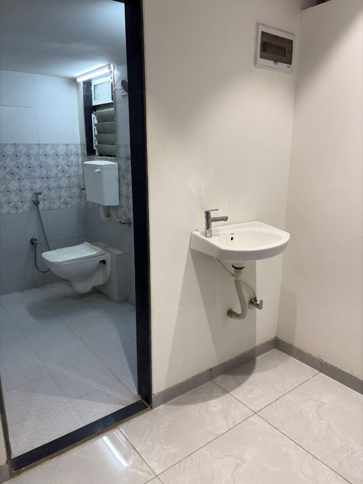 Bathroom, estquire-paradise 1 Bedroom 371 Sq.Ft. Apartment In Nalasopara West Palghar 8927511