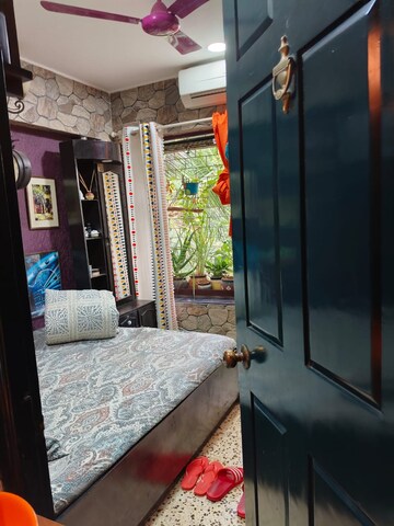 Bedroom in 2 BHK Apartment at Gabadia Heights, Kandivali West – for Rent