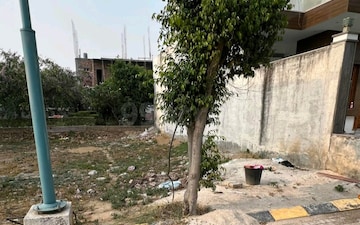 Plot For Sale in SectoR-35