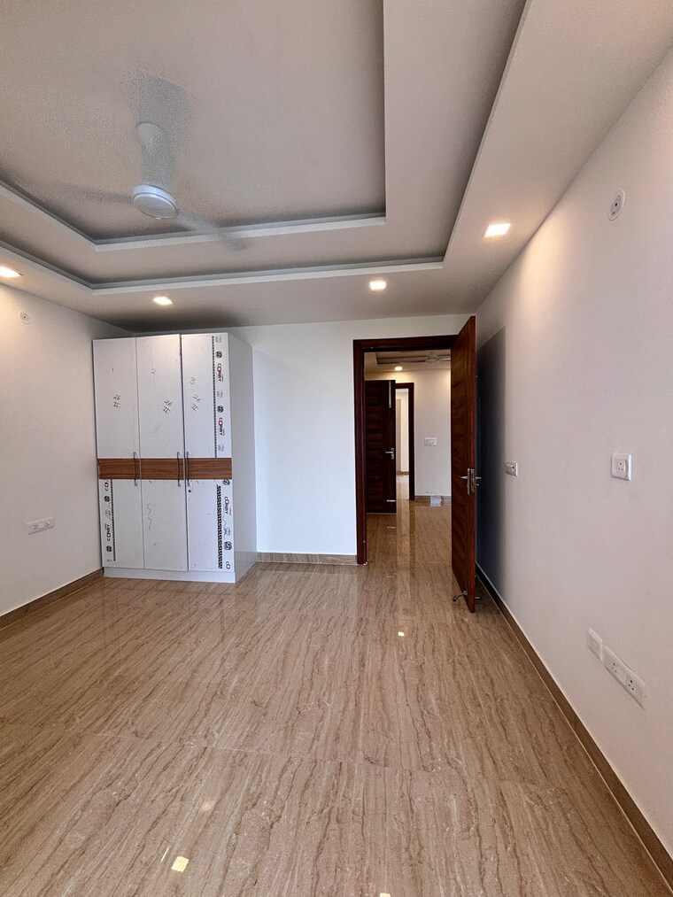 Room, sector 85 3 Bedroom 150 Sq.Yd. Builder Floor In Sector 85 Faridabad 8927591