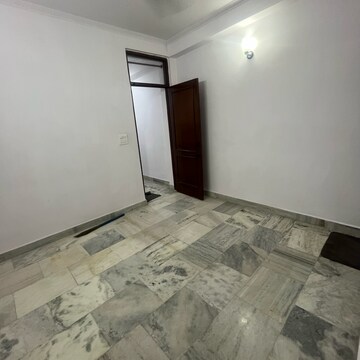 Room in 3 BHK Builder Floor at Panchsheel Vihar – for Rent