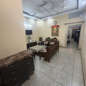 Parking in 3 BHK Builder Floor at Khirki Extension – for Rent