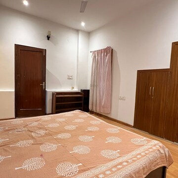Bedroom in 3 BHK Builder Floor at Sarvapriya Vihar – for Rent