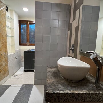  3 BHK Builder Floor at Sarvapriya Vihar – for Rent
