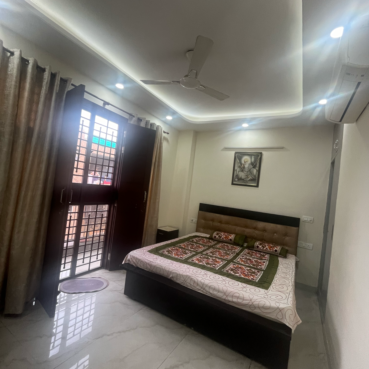 3 BHK Builder Floor For Rent in Sarvapriya Vihar