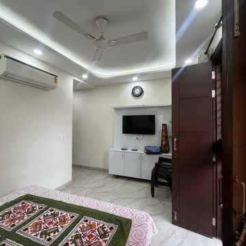 Living Room in 3 BHK Builder Floor at Sarvapriya Vihar – for Rent