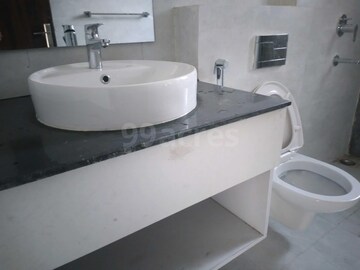 Bathroom in 3 BHK Apartment at Ambika Florence Park, North Mullanpur – for Sale