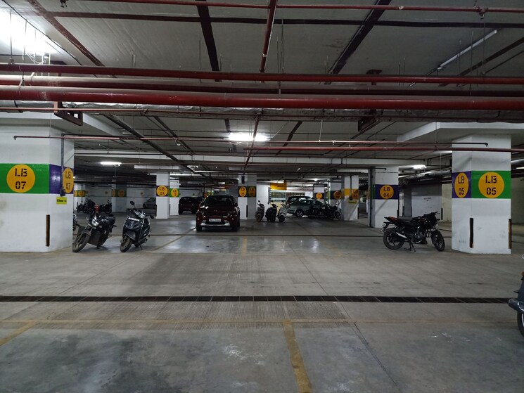  Parking, phoenix-east-court Commercial Office Space 1370 Sq.Ft. In Viman Nagar Pune 8927638