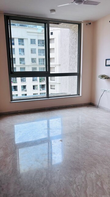 Room in 2 BHK Apartment at Hiranandani Obelia The Walk, Ghodbunder Road – for Rent