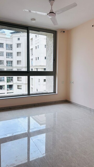 Room in 2 BHK Apartment at Hiranandani Obelia The Walk, Ghodbunder Road – for Rent