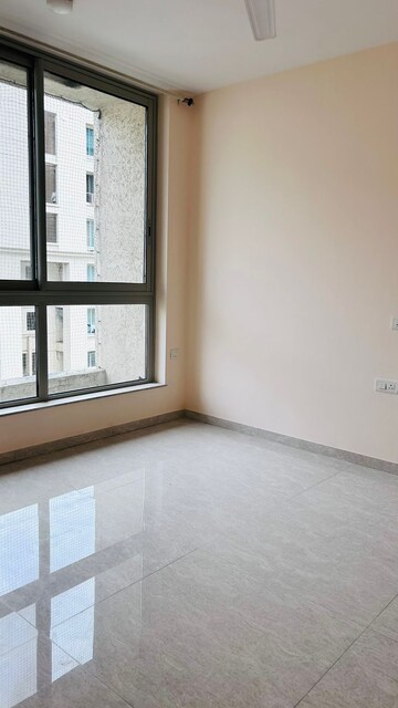 Room in 2 BHK Apartment at Hiranandani Obelia The Walk, Ghodbunder Road – for Rent