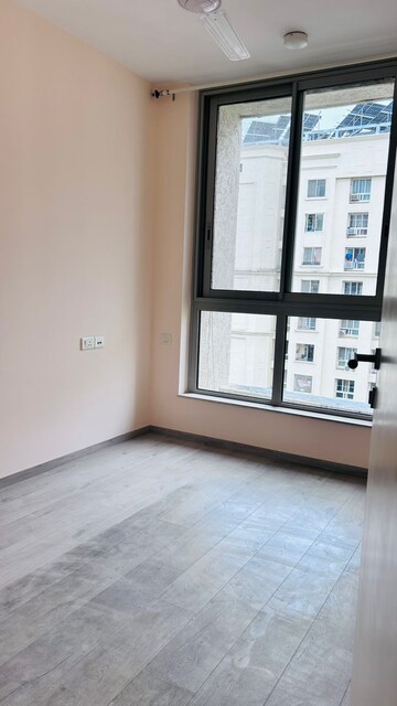 Room in 2 BHK Apartment at Hiranandani Obelia The Walk, Ghodbunder Road – for Rent
