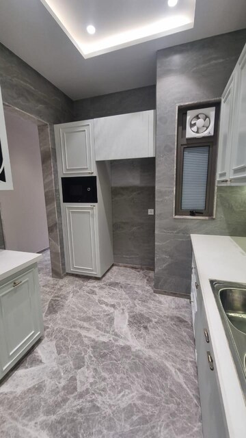 Bathroom in 3 BHK Builder Floor at Dlf Phase ii – for Rent