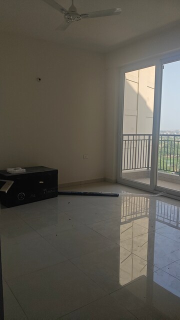 Room in 3 BHK Apartment at Ambika Florence Park, North Mullanpur – for Rent
