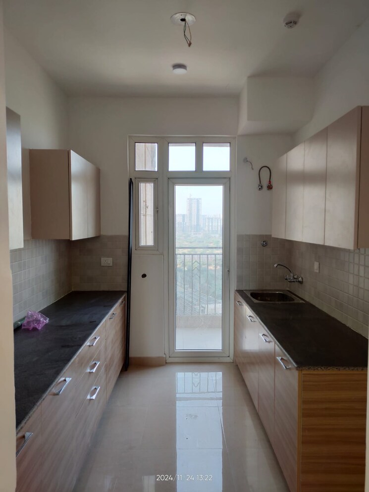 Kitchen, dlf phase ii 4 Bedroom 300 Sq.Yd. Builder Floor In Dlf Phase ii Gurgaon 8927685