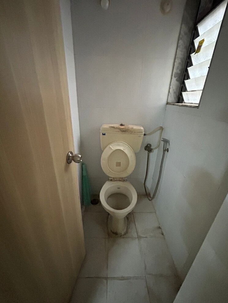 Bathroom, unnathi-woods-phase-1-and-2 1 Bedroom 750 Sq.Ft. Apartment In Ghodbunder Road Thane 8927696