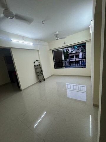 Room in 2 BHK Apartment at Mulund West – for Rent
