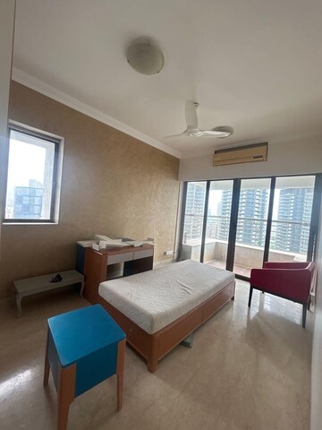 Team Area in 3 BHK Apartment at RNA Mirage, Worli – for Rent