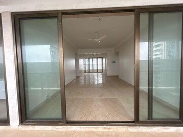 Room in 3 BHK Apartment at RNA Mirage, Worli – for Rent