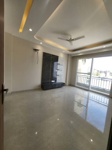 Staircase in 4 BHK Builder Floor at Uppal Southend, Sector 49 – for Rent