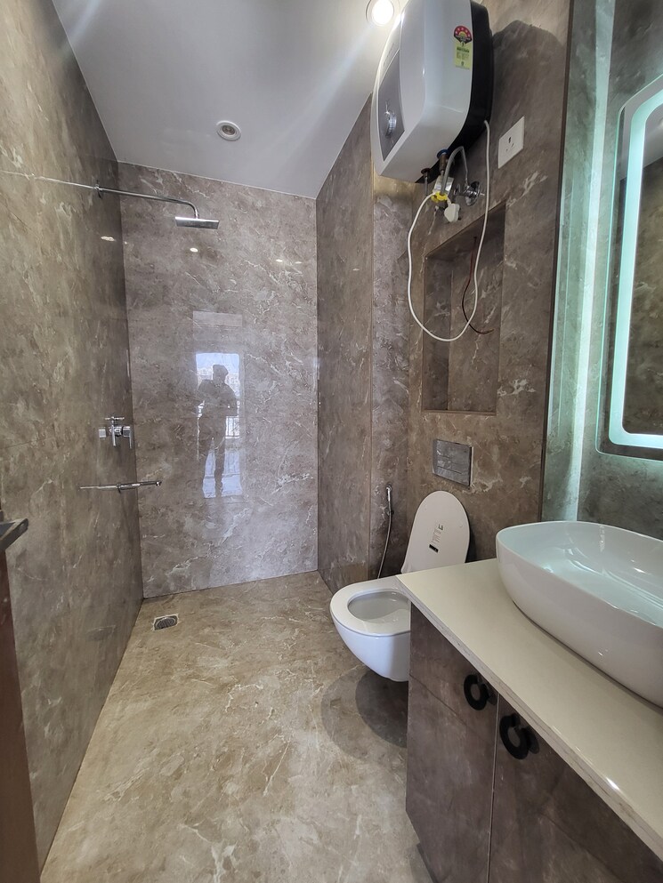 Bathroom, uppal-southend 4 Bedroom 311 Sq.Yd. Builder Floor In Sector 49 Gurgaon 8927776