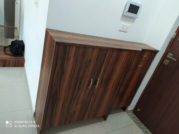 Furnished Amenities in 3 BHK Apartment at Poddar Vihar, Vip Road – for Rent