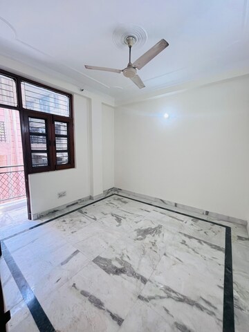Room in 3 BHK Builder Floor at Panchsheel Vihar – for Rent