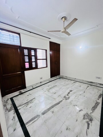 Room in 3 BHK Builder Floor at Panchsheel Vihar – for Rent