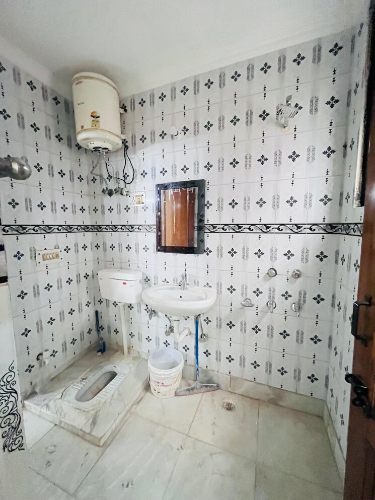 Bathroom, panchsheel vihar 3 Bedroom 990 Sq.Ft. Builder Floor In Panchsheel Vihar Delhi 8927787
