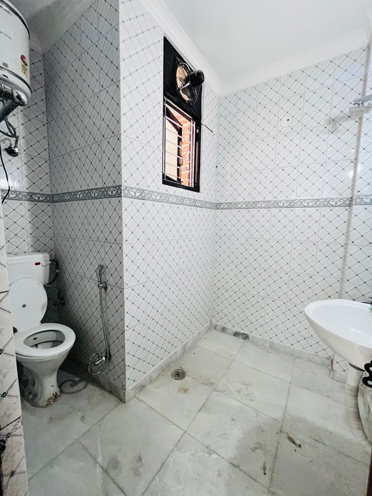 Bathroom, panchsheel vihar 3 Bedroom 990 Sq.Ft. Builder Floor In Panchsheel Vihar Delhi 8927787