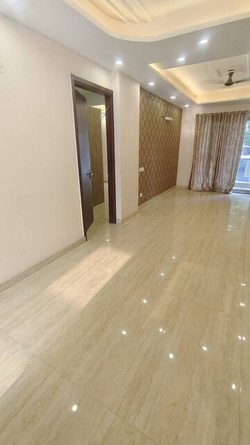 Room in 4 BHK Apartment at Aradhya Homes, Sector 67a – for Sale