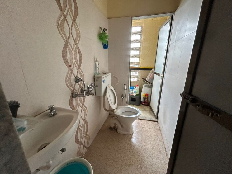 Bathroom, horizon-height 1 Bedroom 642 Sq.Ft. Apartment In Kasarvadavali Thane 8927827