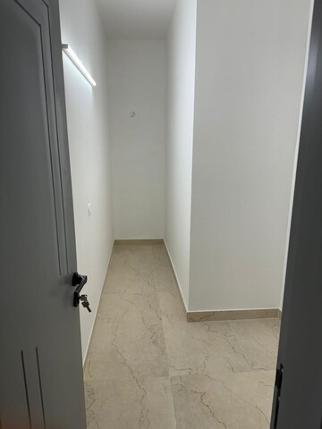 Room in 4 BHK Apartment at Central Park Flower Valley Aqua Front Towers, Sohna Sector 33 – for Rent