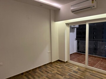Room in 4 BHK Apartment at Central Park Flower Valley Aqua Front Towers, Sohna Sector 33 – for Rent