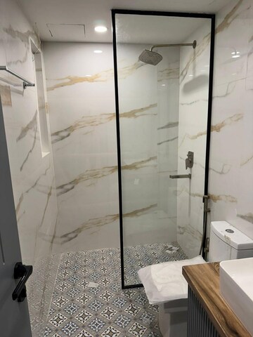 Bathroom in 4 BHK Apartment at Central Park Flower Valley Aqua Front Towers, Sohna Sector 33 – for Rent