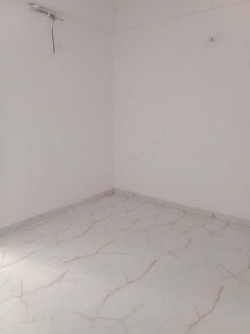 Room in 3 BHK Apartment at ROF Alante, Sector 108 – for Rent