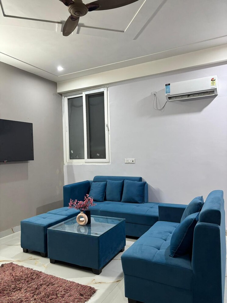 Master Bedroom, housing-board-colony-sector-51 4 Bedroom 500 Sq.Yd. Builder Floor In Sector 51 Gurgaon 8927867