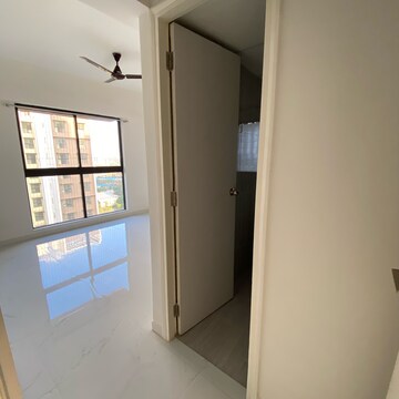 Room in 3 BHK Apartment at Runwal Gardens Phase 2, Kalyan Shilphata Road – for Rent