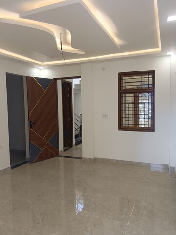 Room in 2 BHK Independent House at Deva Road – for Sale