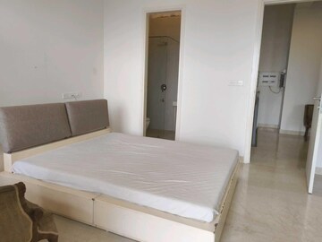 Room in 3 BHK Apartment at Indiabulls Sky Forest, Lower Parel – for Rent